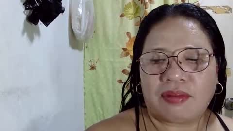Snapshot of hottycrissy4u chatting on May 1, 1:16 pm hottycrissy4u online show from May 1, 1:16 pm