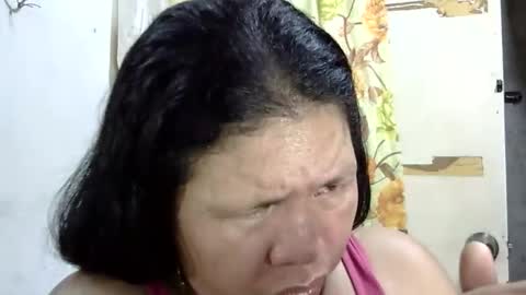 Snapshot of hottycrissy4u chatting on May 18, 6:52 am hottycrissy4u online show from May 18, 6:52 am