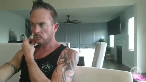 Hotwifehotlife01 online show from April 12, 9:09 pm