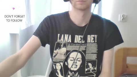 Snapshot of houdenni chatting on February 7, 9:58 am twinkie online show from February 7, 9:58 am