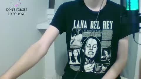 Snapshot of houdenni chatting on February 8, 7:59 pm twinkie online show from February 8, 7:59 pm