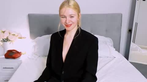 Snapshot of howimeturmum chatting on November 5, 4:18 pm ash. see u on sunday online show from November 5, 4:18 pm