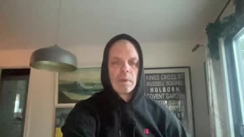 Snapshot of howlingatnothing chatting on December 15, 8:36 pm howlingatnothing online show from December 15, 8:36 pm