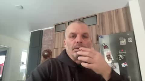 Snapshot of howlingatnothing chatting on December 25, 8:17 pm howlingatnothing online show from December 25, 8:17 pm