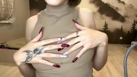 hsiuscherich online show from December 18, 2:12 pm