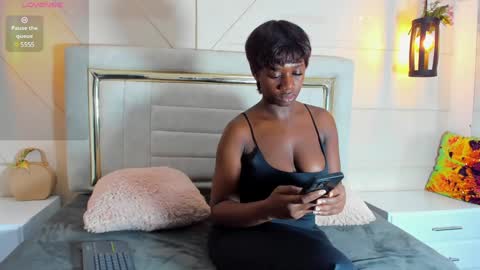 Snapshot of huddah_cam chatting on December 27, 11:17 am huddah online show from December 27, 11:17 am