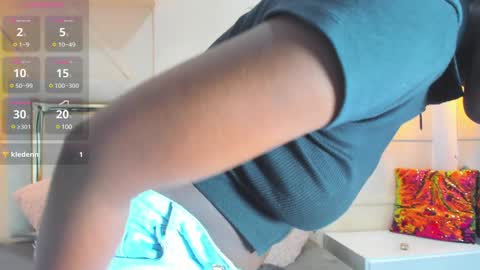 Snapshot of huddah_cam chatting on December 29, 11:29 am huddah online show from December 29, 11:29 am