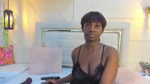 Snapshot of huddah_cam chatting on January 7, 2:19 pm huddah online show from January 7, 2:19 pm