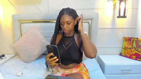 Snapshot of huddah_cam chatting on January 24, 11:37 am huddah online show from January 24, 11:37 am
