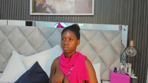 Snapshot of huddah_cam chatting on September 30, 11:04 am huddah online show from September 30, 11:04 am