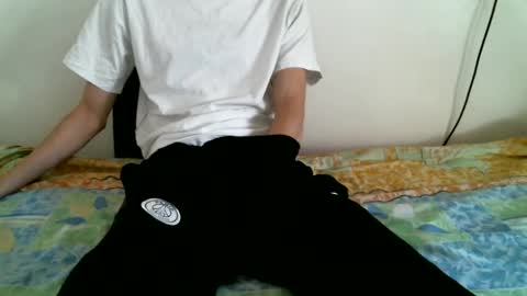 Snapshot of hug_me chatting on December 12, 10:45 am Keanu online show from December 12, 10:45 am