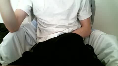 Snapshot of hug_me chatting on October 6, 12:35 pm Keanu online show from October 6, 12:35 pm