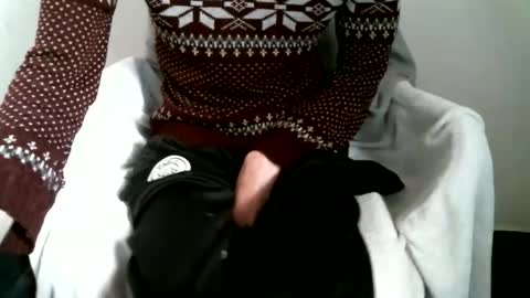 Snapshot of hug_me chatting on February 5, 10:31 am Keanu online show from February 5, 10:31 am