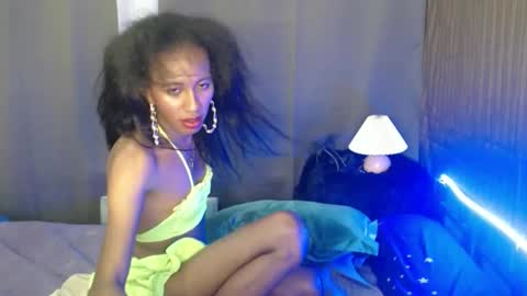 hugecock_caramel online show from March 3, 9:04 am