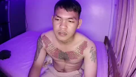 Snapshot of hugecock_jr chatting on November 13, 11:53 am JR online show from November 13, 11:53 am