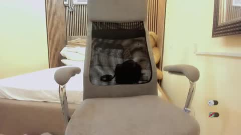 Queen karen grey online show from December 27, 7:29 am