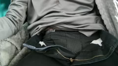 Snapshot of hugepecker131 chatting on December 31, 3:09 pm hugepecker131 online show from December 31, 3:09 pm