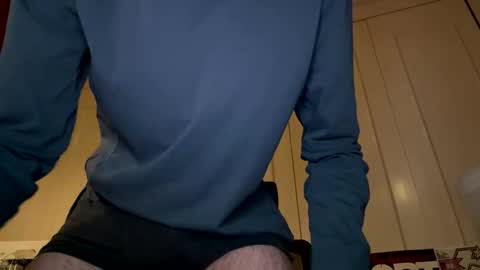 hugewhitecockboy online show from April 4, 9:23 pm