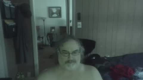 Snapshot of huggybear566 chatting on February 24, 2:15 pm lonely huggy bear online show from February 24, 2:15 pm