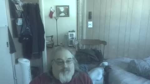 Snapshot of huggybear566 chatting on February 1, 4:27 pm lonely huggy bear online show from February 1, 4:27 pm