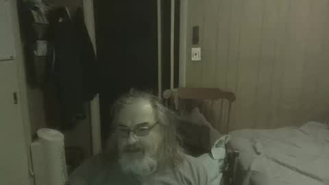 Snapshot of huggybear566 chatting on February 6, 11:35 am lonely huggy bear online show from February 6, 11:35 am