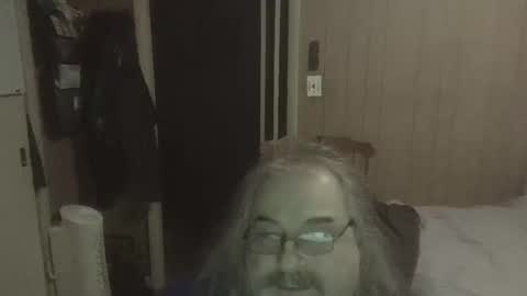 Snapshot of huggybear566 chatting on February 9, 11:58 am lonely huggy bear online show from February 9, 11:58 am