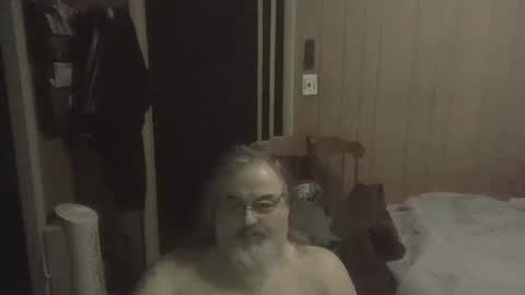 Snapshot of huggybear566 chatting on February 17, 10:56 am lonely huggy bear online show from February 17, 10:56 am