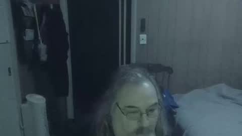 Snapshot of huggybear566 chatting on February 21, 11:22 am lonely huggy bear online show from February 21, 11:22 am