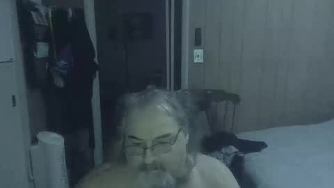 Snapshot of huggybear566 chatting on February 23, 12:35 pm lonely huggy bear online show from February 23, 12:35 pm