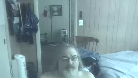 Snapshot of huggybear566 chatting on February 25, 7:12 pm lonely huggy bear online show from February 25, 7:12 pm