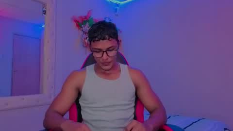 Snapshot of hugo_cano chatting on April 25, 10:51 pm Hugo Cano online show from April 25, 10:51 pm