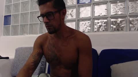 Snapshot of hugoanzola chatting on March 2, 7:43 am Colombian Milkman online show from March 2, 7:43 am