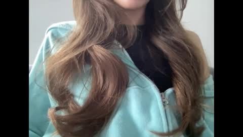 hugsandkissess online show from November 4, 8:57 am