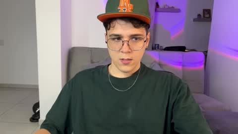 Snapshot of hun_damer chatting on September 24, 12:58 am hun_damer online show from September 24, 12:58 am