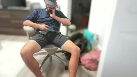 Snapshot of hungbistud916 chatting on December 5, 6:00 am hungbistud916 online show from December 5, 6:00 am