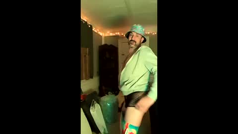 hungitalian40 online show from April 5, 3:04 am