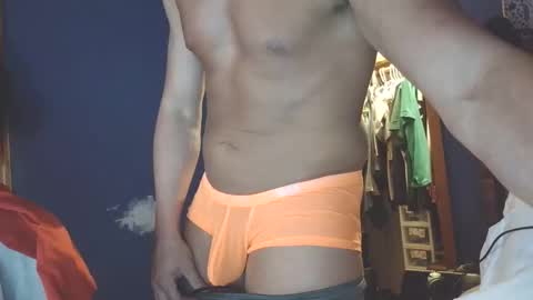 Snapshot of hunglikeray2286 chatting on May 24, 7:57 am hunglikeray2286 online show from May 24, 7:57 am