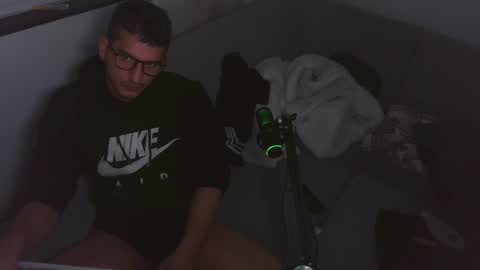 Snapshot of hungryboyyb chatting on December 19, 7:10 pm LittleDevilXo1999 online show from December 19, 7:10 pm