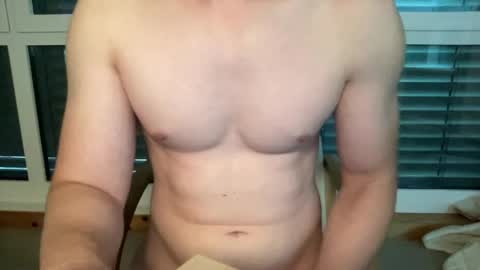 Snapshot of hungwank95 chatting on June 8, 7:03 pm hungwank95 online show from June 8, 7:03 pm