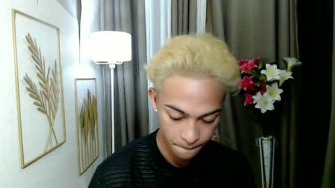 Snapshot of hunk_edward chatting on June 15, 9:55 am hunk_edward online show from June 15, 9:55 am