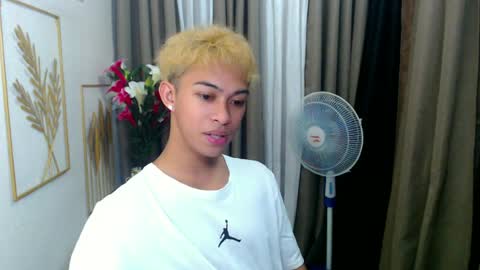 Snapshot of hunk_edward chatting on June 29, 6:30 am hunk_edward online show from June 29, 6:30 am