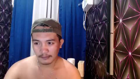 Snapshot of hunkylloyd chatting on December 16, 12:15 am hunkylloyd online show from December 16, 12:15 am