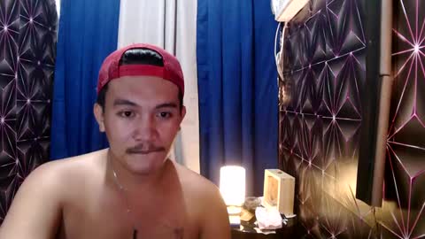 Snapshot of hunkylloyd chatting on December 20, 10:38 am hunkylloyd online show from December 20, 10:38 am