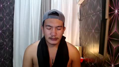 Snapshot of hunkylloyd chatting on December 29, 2:42 pm hunkylloyd online show from December 29, 2:42 pm