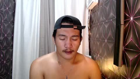 Snapshot of hunkylloyd chatting on February 8, 5:18 am hunkylloyd online show from February 8, 5:18 am