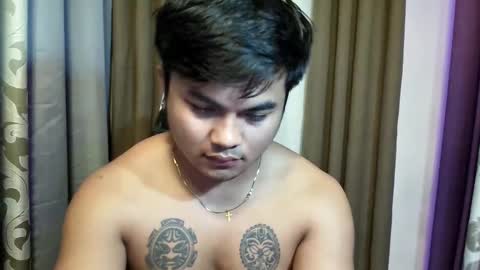 hunkyzeus online show from May 19, 4:35 pm