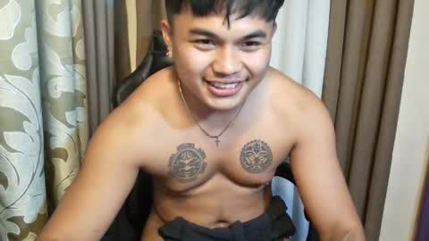 hunkyzeus online show from May 26, 4:36 pm