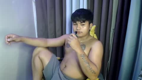 Snapshot of hunkyzeus chatting on June 19, 5:45 am hunkyzeus online show from June 19, 5:45 am