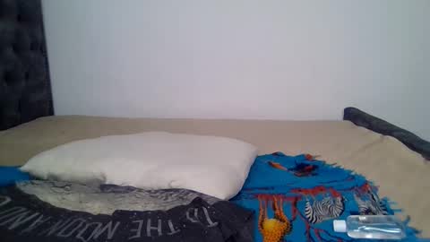 Snapshot of hunnytease chatting on December 16, 3:11 am hunny online show from December 16, 3:11 am