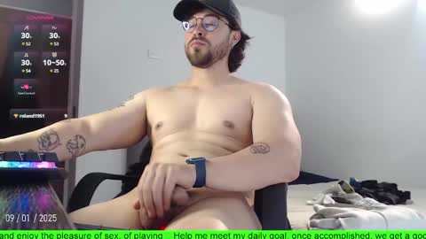 Snapshot of hunter_of_mn chatting on January 10, 1:42 am online show from January 10, 1:42 am